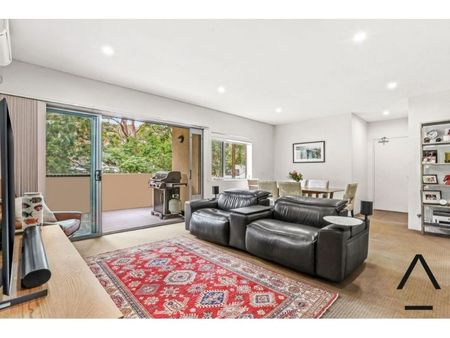 Bright, Tranquil, and Expansive Residence - 6 months lease only - Photo 4