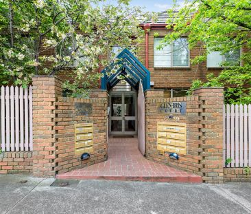 Modern Peaceful Two Bedroom Unit - Close to Transport - Photo 2