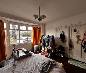 4 Bed Semi-Detached House, Green Lanes, N4 - Photo 4