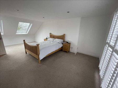 4 bedroom semi-detached house to rent - Photo 5