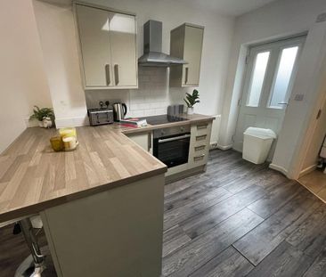 3 bedroom terraced house to rent - Photo 3