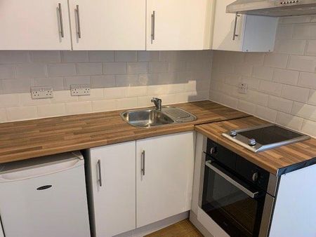 Studio to rent - Photo 3