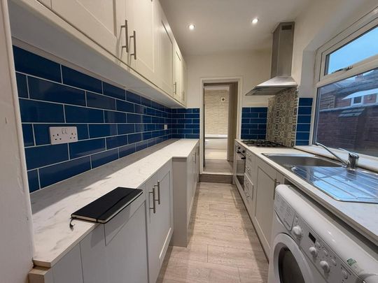 4 bedroom terraced house to rent - Photo 1