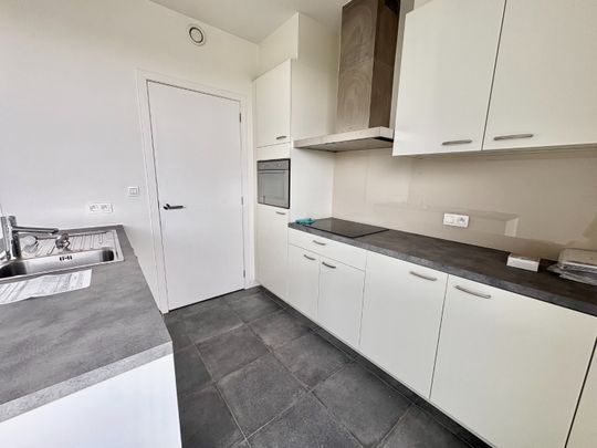 Twee-slaapkamer appartement met parkeerplaats - Photo 1