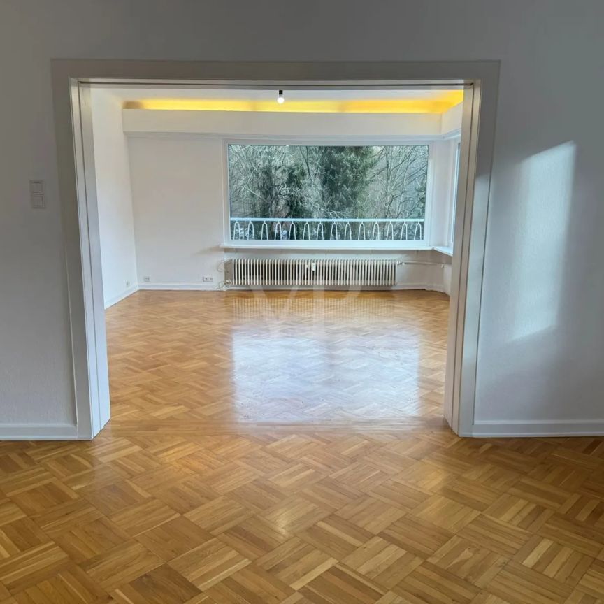 ERSTBEZUG nach Renovierung!!! 4 ZKB-Wohnung mit NEUER Einbauküche - Penthouse Flair ! - Foto 1