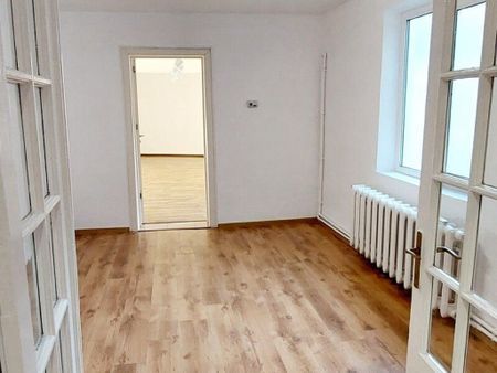 Vila P+1 zona Stefan cel Mare 130 mp utili + curte 50mp - Fotografie 3