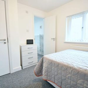 Room , Cartmel Road - Photo 2