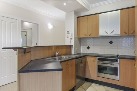 New Farm Living in a Prime Inner-City Location + 2 car parks! - Photo 5