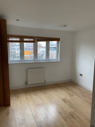 3 Bed Terraced House, Hainton Close, E1 - Photo 1