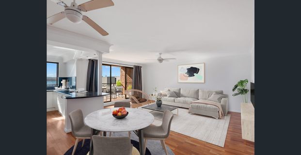 Spacious Two Bedroom Waterfront Apartment - Photo 1