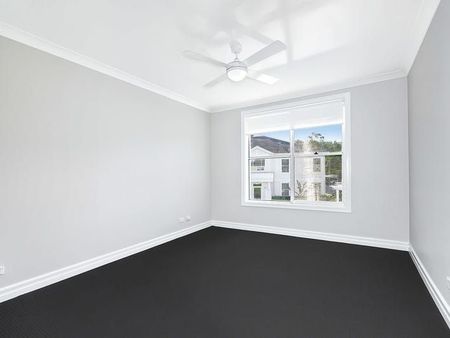 Top floor apartment in ideal location - Photo 4