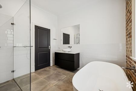 10 Harcourt St - Photo 2