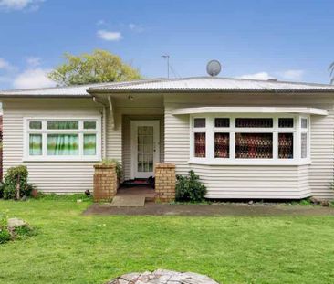 Large bungalow in the heart of Otahuhu! - Photo 4