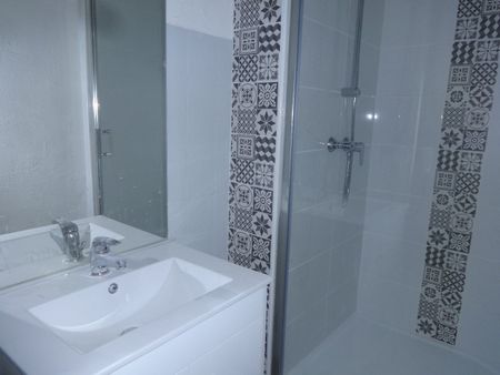 Location Appartement 3 pièces 73m² NIMES 30000 - Photo 5