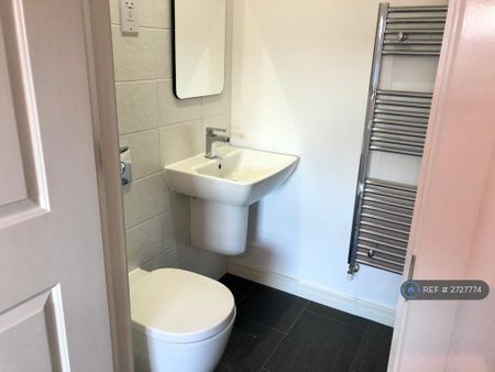 2 bedroom flat to rent - Photo 4