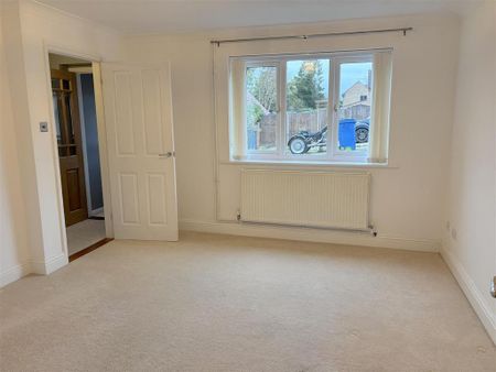 3 bedroom end of terrace house to rent - Photo 4