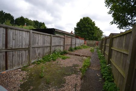 3 bed Mid Terraced House for Rent - Photo 2