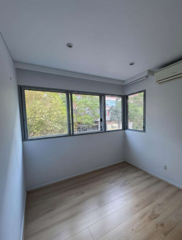 Rosebery - Photo 2