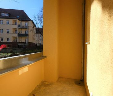 Gemütliche 2-Zi. Whg. mit Loggia, Parkett, Außenrollos - Foto 3