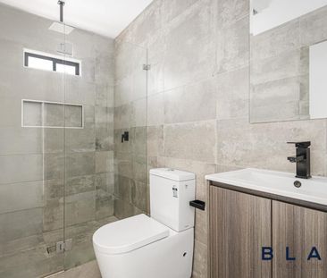 Stylish & Modern 2-Bedroom Townhouse - Street Facing - Photo 5