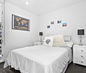 Stylish South Yarra Apartment in a Premium Lifestyle Precinct! - Photo 4