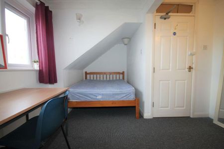 4 bedroom terraced house to rent - Photo 4