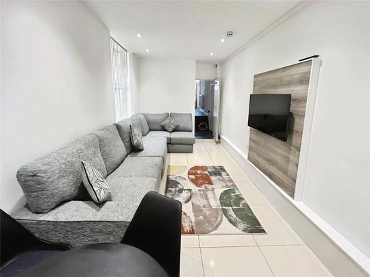 1 bedroom in a house share to rent - Photo 1