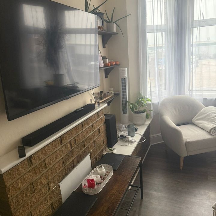 3 Bed End Terrace, Elgar Road South, RG2 - Photo 1