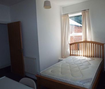 4 bedroom terraced house to rent - Photo 5