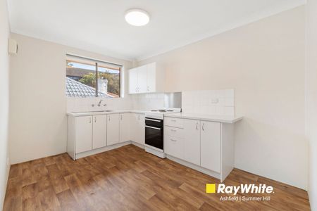 INTERNAL PHOTOS NOW LIVE! Comfortable Two Bedroom Apartment in a Convenient Location - Photo 5