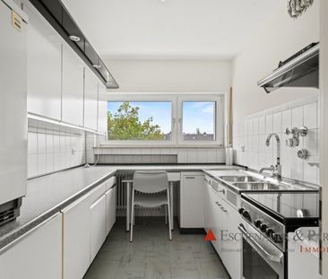 Modernisierte 2 ZKB mit Balkon, Einbauküche und Blick ins Grün der Umgebung - Photo 6