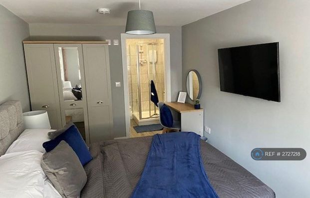 1 bedroom in a house share to rent - Photo 1