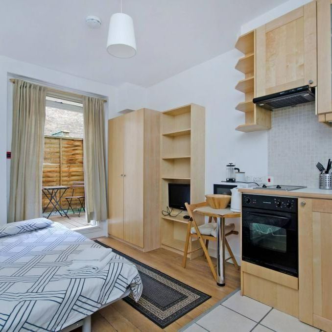 Studio to rent - Photo 1