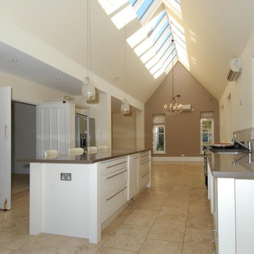 5 bedroom detached house to rent - Photo 1