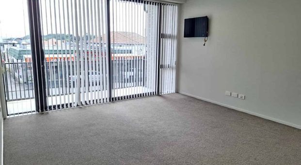 2 bedroom apartment in Otahuhu - Photo 1