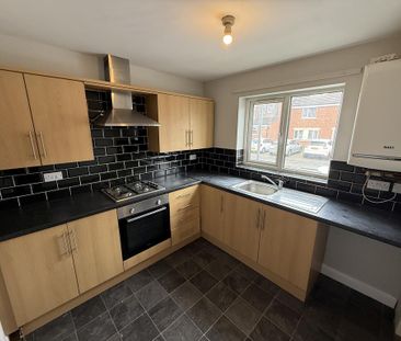 3 bedroom semi-detached house to rent - Photo 5