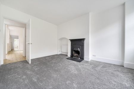 3 bedroom semi-detached house to rent - Photo 3