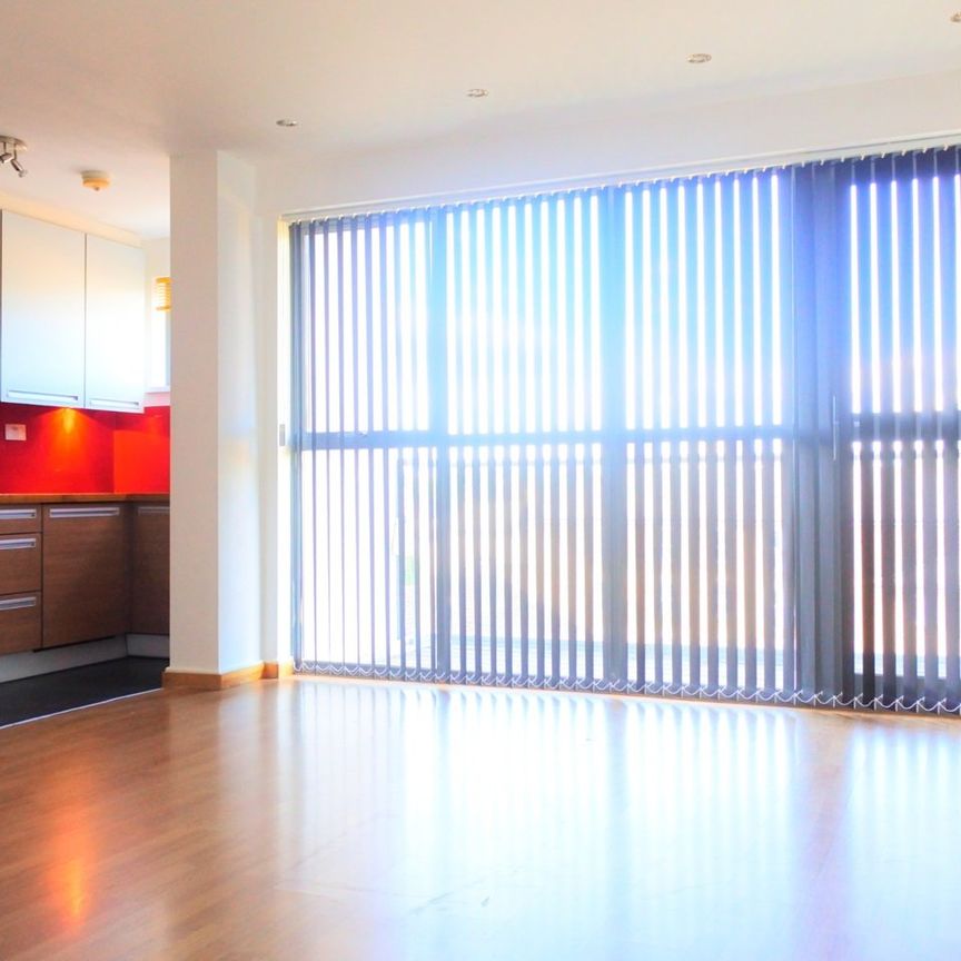 2 Bed Flat, Varcoe Road, SE16 - Photo 1