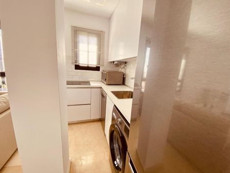 Alquiler de piso en Puerto de Estepona - Photo 2