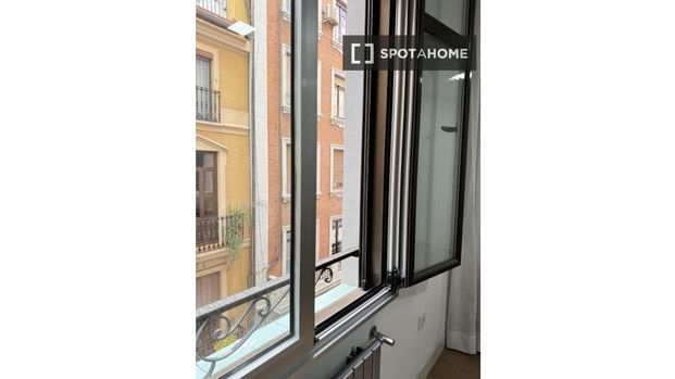 2 room luxury Apartment for rent in Valencia, Spain - Photo 1
