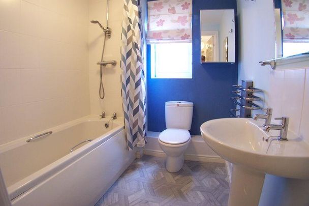 2 bedroom flat to rent - Photo 1