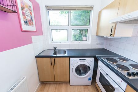 Flat 2, 27 Richmond Road, Headingley, LEEDS - Photo 4