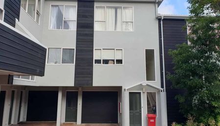 Lovely 2-bedroom home on the city end of Mt cook with garage. - Photo 3