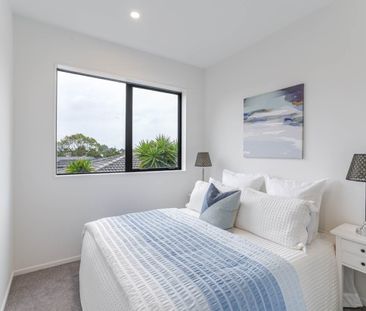 Cosy Modern Townhouse – Available Now! - Photo 1