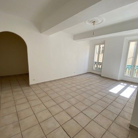 Location Appartement 2 pièces 45m² HYERES 83400 - Photo 1
