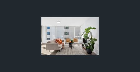 Light-Filled Corner Apartment with Sweeping City Views - Photo 3