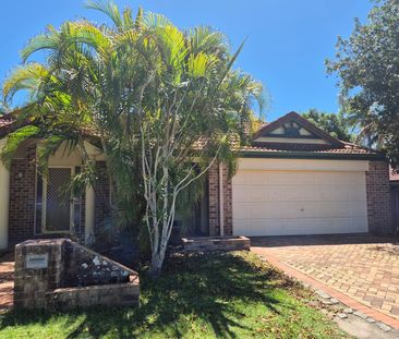 FRESHLY RENOVATED FAMILY FRIENDLY THREE BEDROOM HOME IN SORT AFTER ... - Photo 6