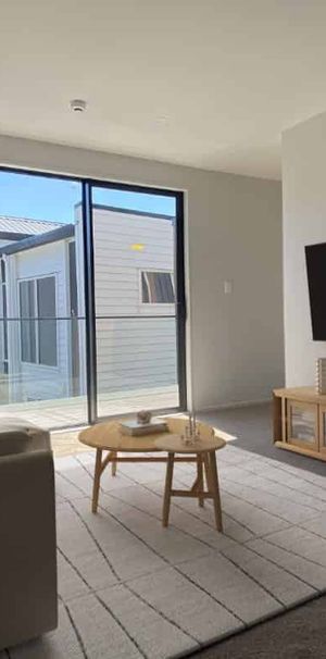 Manurewa, 3 bedrooms - Photo 1