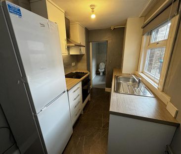 3 bedroom terraced house to rent - Photo 6