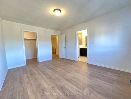 Townhouse For Lease | X8102720 - Photo 2